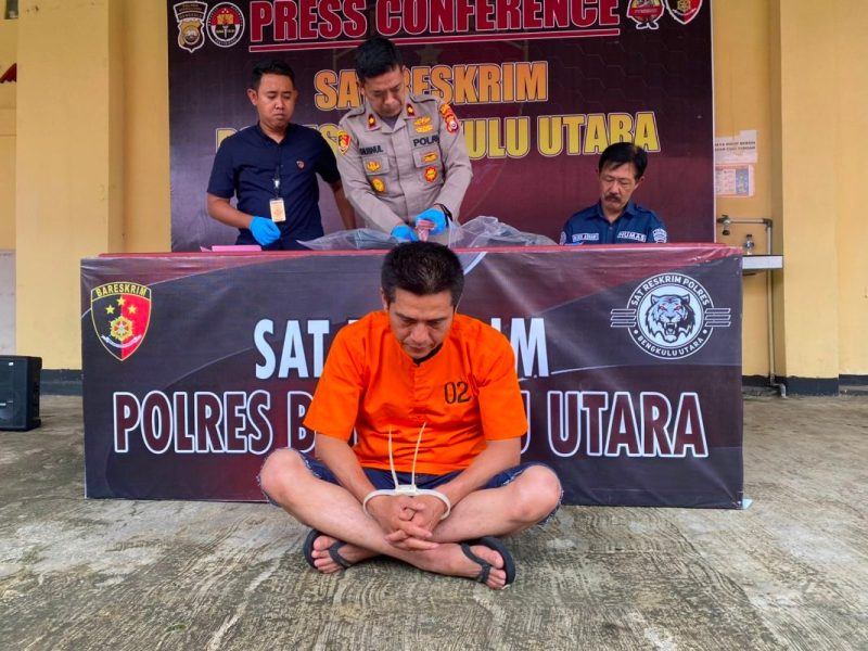 Polres Bengkulu Utara membekuk RE (49) bersama istrinya di salah satu Rumah Makan di wilayah Padang Jaya