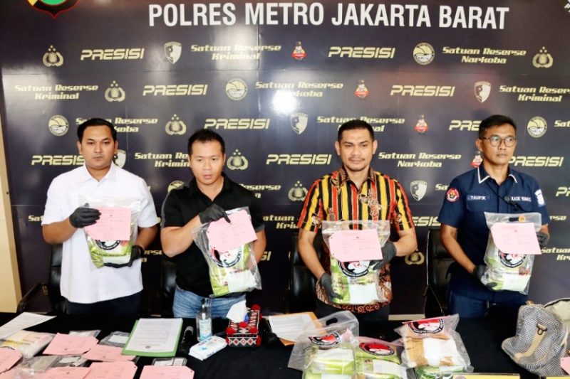 Satuan Narkoba Polres Metro Jakarta Barat berhasil menggagalkan peredaran narkotika jenis sabu jaringan internasional asal Malaysia