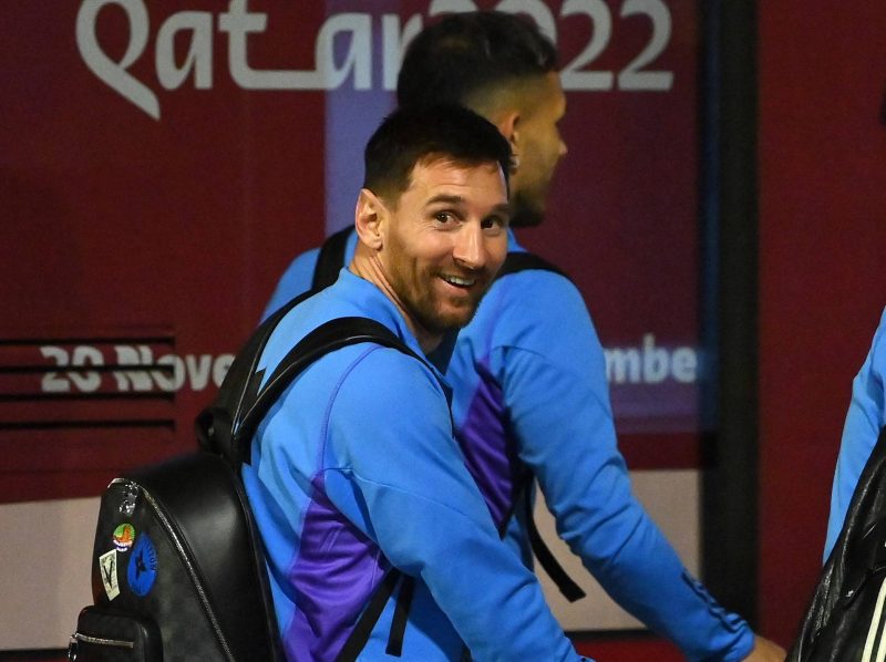 Pemain Timnas Argentina, Lionel Messi saat tiba di Qatar, Kamis (17/11/2022)