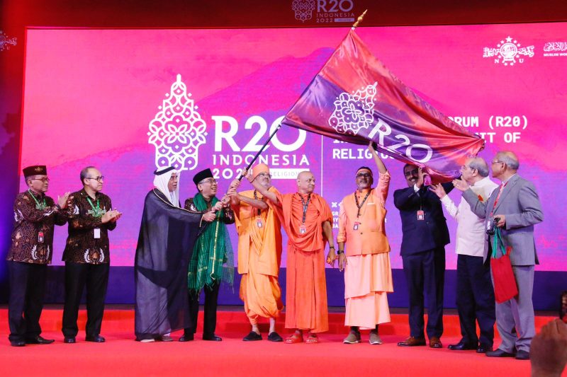 Jajaran Anggota R20 dalam forum keagamaan. Forum itu resmi ditutup di Indonesia, India akan menjadi tuan rumah tahun 2023