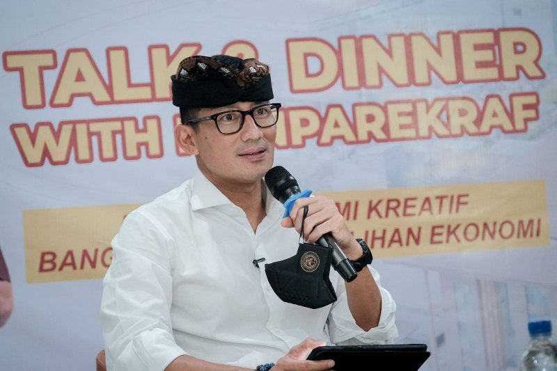 Menparekraf saat berdialog dengan pelaku ekonomi kreatif bertajuk 