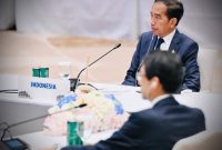 Presiden Joko Widodo (Jokowi) saat menghadiri Dialog Informal Pemimpin APEC dengan sejumlah undangan di Queen Sirikit National Convention Center, Bangkok, Jumat (18/11/2022)