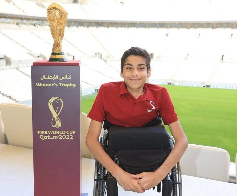 Duta Piala Dunia 2022, Ghanim Al-Muftah yang akan melantunkan ayat suci Al-Quran pada upacara pembukaan di Stadion Al-Bayt, Al-Khor, Doha Utara, Minggu (20/11/2022) malam WIB. (Foto: fifa.com)