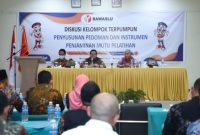 Ketua Bawaslu Rahmat Bagja (tengah) saat memberikan arahan dalam kegiatan Diskusi Kelompok Terpumpun Penyusunan Pedoman dan Instrumen Penjaminan Mutu, di Sulawesi Tengah, Kamis (24/11/2022)
