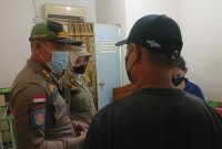 Satuan Polisi Pamong Praja [Satpol-PP] Banyuasin mengamankan lima pasangan bukan suami istri di tiga lokasi penginapan yang ada di Kecamatan Betung Kabupaten Banyuasin, Sumatera Selatan, Sabtu [19/11/22].