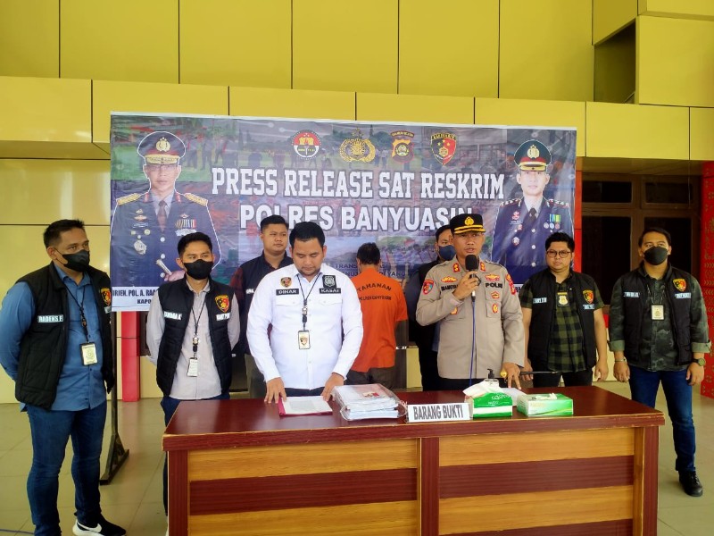 Satuan Reserse Kriminal [Satreskrim] Polres Banyuasin menetapkan eks Kepala Desa Pulau Borang berinisial RJ [45] sebagai tersangka Tindak Pidana Korupsi penyalahgunaan Alokasi Dana Desa [ADD] dan Bantuan Gubernur [BANGUB] Desa Pulau Borang Kecamatan Banyuasin I Kabupaten Banyuasin, Sumatera Selatan Tahun Anggaran 2018 dan 2019