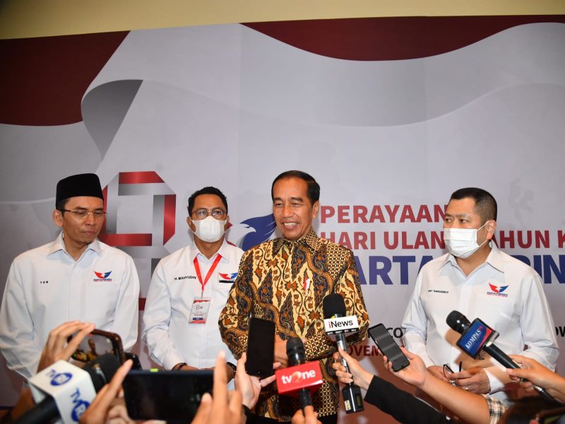 Presiden Jokowi memberikan keterangan pers usai menghadiri acara HUT ke-8 Partai Perindo, di Jakarta Concert Hall, iNews Tower, Jakarta, Senin (07/11/2022)