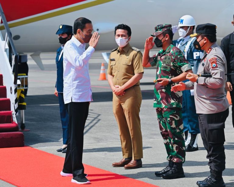Presiden Jokowi melakukan kunjungan kerja ke Jawa Timur. Jumat (04/11/2022), dan disambut Wakil Gubernur Jawa Timur Emil Elestianto Dardak di Bandara Internasional Juanda, Kabupaten Sidoarjo