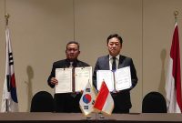 Penandatanganan rencana aksi kerja sama legislasi antara Setkab RI dan MoLeg Korsel oleh Deputi Bidang Polhukam, Setkab, Purnomo Sucipto dan Direktur Jenderal Biro Kerja Sama dan Koordinasi, MoLeg, Choe Young-chan, Rabu (02/11/2022), di Seoul, Korsel.