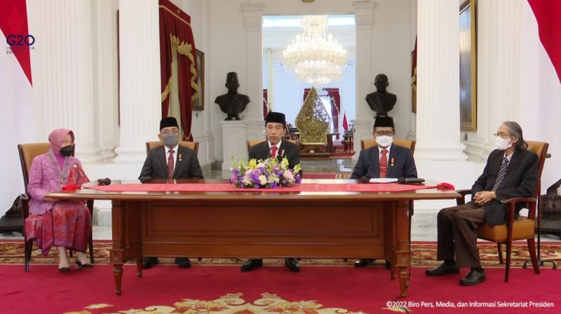 Presiden RI Joko Widodo saat memberi keterangan terkait Hari Pahlawan tahun 2022, Senin (07/11/2022)