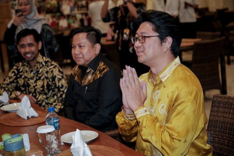 Menparekraf Sandiaga Salahudin Uno saat melakukan pertemuan dengan Senator asal Negeri Sarawak, Malaysia, Jaziri Alkaf Abdillah Suffian