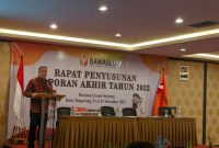 Anggota Bawaslu Herwyn JH Malonda memberi arahan dalam Rapat Penyusunan Laporan Akhir Tahun 2022 di Tangerang, Jumat (9/12/2022)