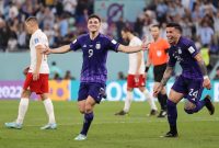 Pemain Argentina Alvarez (9) saat selebrasi gol, skor 0-2 mengalahkan Polandia di Stadion 974, Doha, Qatar. (Foto: Dok. FIFA)