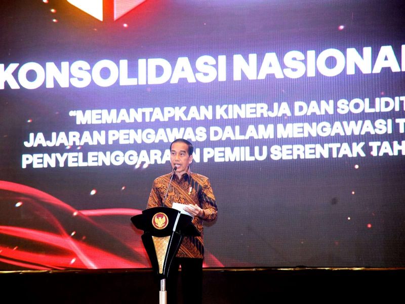 Presiden Joko Widodo memberikan arahan saat menghadiri Konsolidasi Nasional Bawaslu 2022 di Hotel Bidakara Jakarta, Sabtu (17/12/2022). (Foto: Biro Pers Setpres)