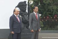 Presiden Joko Widodo (kanan) menyambut Presiden Republik Sosialis Vietnam Nguyen Xuan Phuc dalam upacara kenegaraan di Istana Kepresidenan Bogor, Kamis (22/12/2022). (Foto: layar tangkap Sekretariat Presiden)
