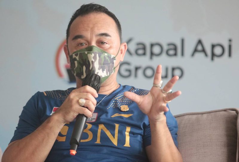 Kepala Bidang Pembinaan dan Prestasi PP PBSI, Rionny Mainaky saat menjelaskan kepada media terkait dengan persiapan timnya menghadapi turnamen BWF World Tour Finals 2022, Bangkok, Thailand, di Pusat Pelatnas PBSI, Cipayung, Jakarta Timur, Kamis (1/12/2022)