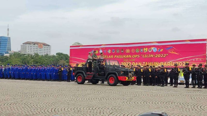 Kapolri Jenderal Listyo Sigit Prabowo bersama Panglima TNI Laksamana Yudo Margono memimpin Apel Gelar Pasukan Operasi Lilin 2022. Apel tersebut digelar di Monas, Jakarta Pusat, Kamis (22/12/2022)