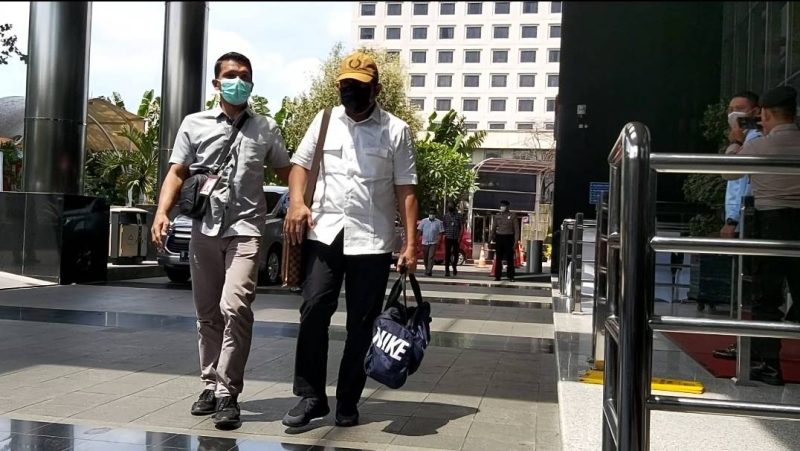 Wakil ketua DPRD Jatim, Sahat Tua Simanjuntak saat tiba di gedung KPK