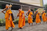 Calon Samanera ikuti ritual Tudong dari Mendut sampai Borobudur