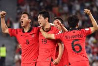 Para pemain Timnas Korea Selatan merayakan gol ke gawang Portugal pada laga terakhir Grup H Piala Dunia 2022 di Education City Stadium, Jumat (2/12/2022) malam WIB. (Foto: fifa.com)
