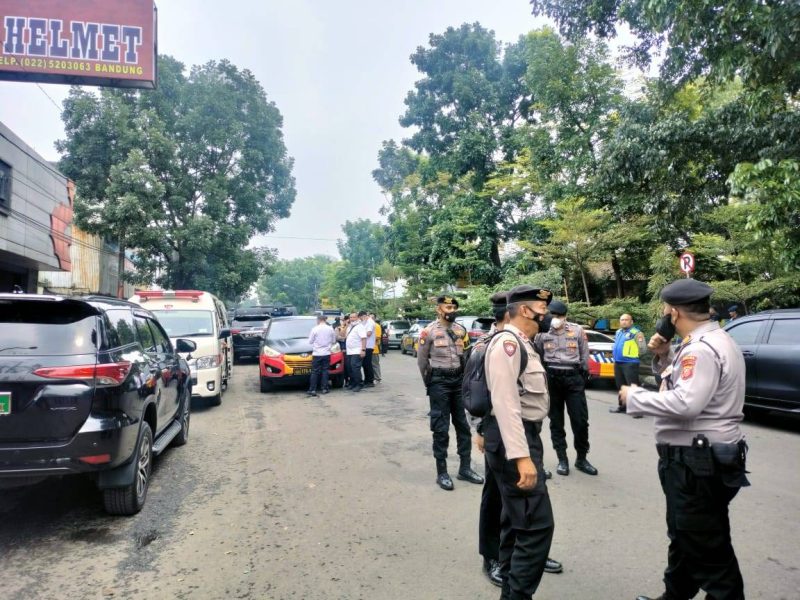 Area kantor Polsek Astanaanyar usai ledakan