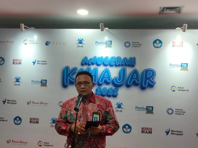 Kepala Pusdatin Kemendikbudristek Muhammad Hasan Chabibie saat memberikan keterangan pers dalam acara Anugerah Kihajar tahun 2022 di Jakarta