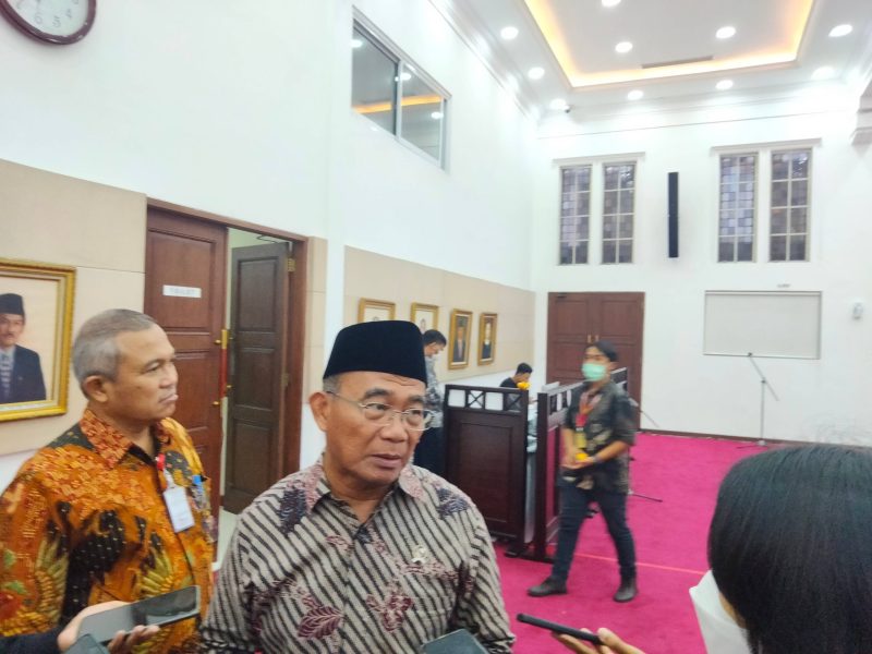 Menteri Koordinator bidang Pembangunan Manusia dan Kebudayaan Muhadjir Effendy saat ditemui wartawan di Kantor KEMENKO PMK 
