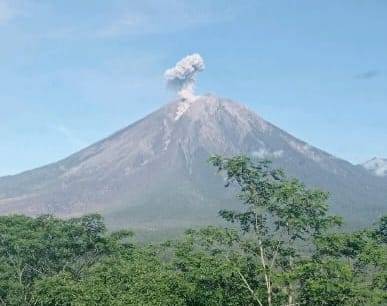 Gunung Semeru meletus. Dokumentasi/magma.esdm.go.id