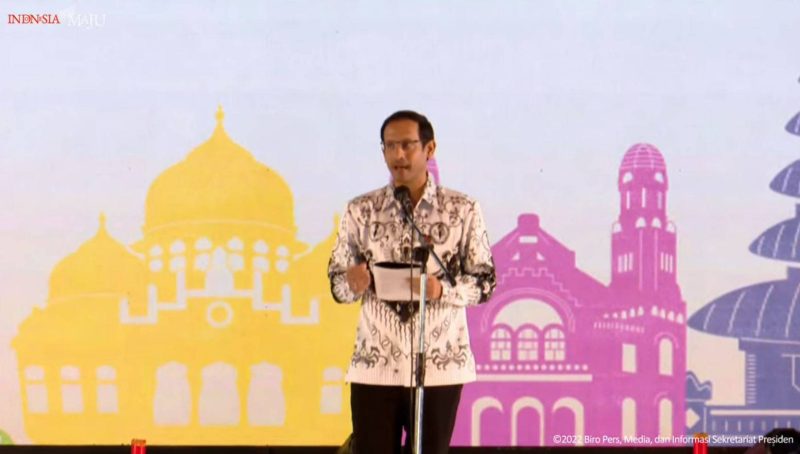 Menteri Pendidikan, Kebudayaan, Riset, dan Teknologi, Nadiem Anwar Makariem menyebut 320 ribu guru honorer akan diangkat menjadi PPPK di tahun 2022 ini.