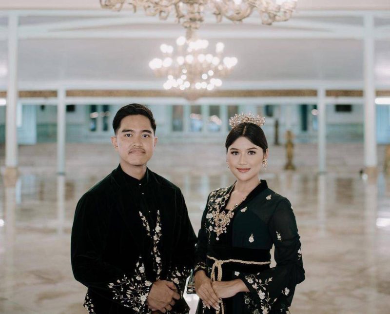 Calon pengantin Putra Bungsu Presiden Jokowi Kaesang Pangarep dengan Erina Gudono saat foto prewedding di Puro Mangkunegaran Solo. (Foto: Instagram erinagudono).