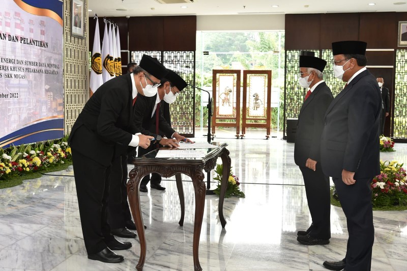 Menteri Energi dan Sumber Daya Mineral [ESDM] Arifin Tasrif mengambil sumpah jabatan dan melantik Pejabat Pimpinan Tinggi Pratama Kementerian ESDM dan Pejabat Pimpinan di lingkungan Satuan Kerja Khusus Pelaksana Kegiatan Usaha Hulu Minyak dan Gas Bumi [SKK Migas].