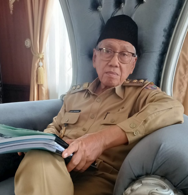 Dalam pertemuan dengan lima warga inti dari Desa Mekarsari Kecamatan Karang Agung Ilir Kabupaten Banyuasin dengan Wakil Bupati H Slamet Somosentono SH