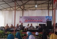 Camat Banyuasin III, Santo saat menghadiri reses Dewan Perwakilan Rakyat Daerah [DPRD] Provinsi Sumatera Selatan di Halaman Kantor Camat, Selasa [6/12/2022].