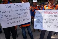 Puluhan pekerja Koperasi Primer Tenaga Kerja Bongkar Muat (TKBM) Pelabuhan Palembang menolak keras penghapusan surat keputusan bersama (SKB) dua Dirjen dan satu Deputi.