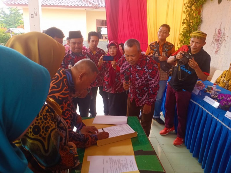 Kecamatan Pulau Rimau menggelar pisah sambut dari pejabat lama Drs Suratman kepada pejabat yang baru Sumito dan Sekretaris Camat Bambang Setiadi yang akan dimutasi menjadi Camat Suak Tapeh