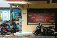 Suasana dan kondisi pasca Bom Bunuh Diri di sekitar Polsek Astana Anyar Kecamatan Astana Anyar Bandung, Rabu [07/12/2022].