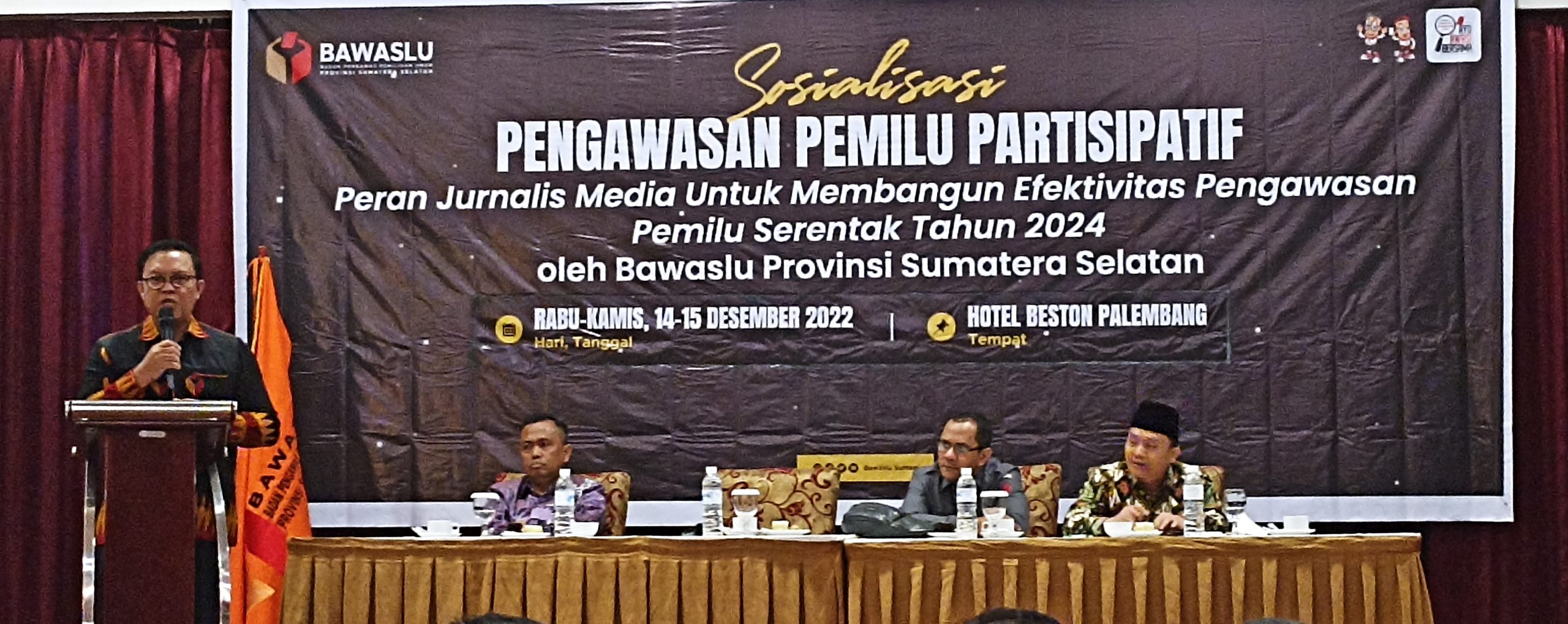 Bawaslu Sumsel menggelar Sosialisasi Pengawasan Pemilu Partisipatif bagi Jurnalis, yang berlangsung dua hari di Hotel Beston, Rabu-Kamis [14-15/12/2022].