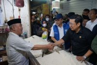 Menteri Perdagangan, Zulkifli Hasan (kedua dari kanan) saat melakukan kunjungan bersama guna mengecek stok dan harga pangan di pasar ritel modern dan pasar tradisional di Kota Bogor, Jawa Barat, Jumat (23/12/2022)