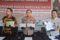 Kapolres Metro Jakarta Barat, Kombes Pol Pasma Royce saat menggelar keterangan pers, Minggu (15/1/2023)