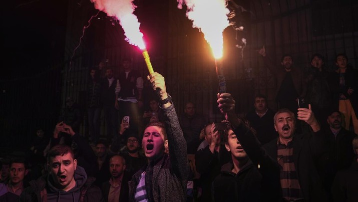 Sumber foto:  AP/Khalil Hamra