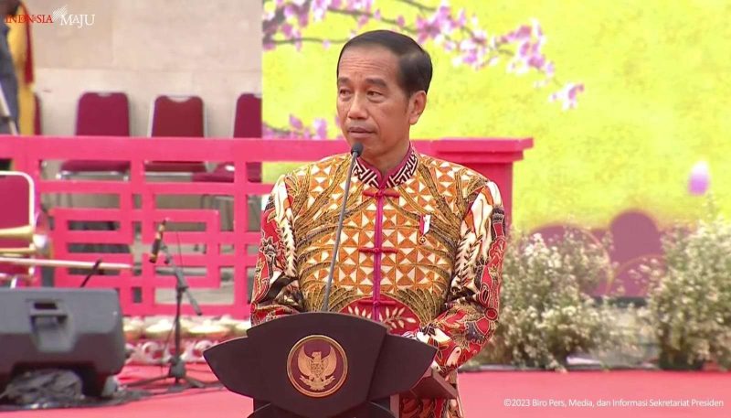 Presiden Joko Widodo (Jokowi) menghadiri sekaligus mengikuti Perayaan Imlek Nasional 2023, di Lapangan Banteng, Jakarta, Minggu (29/1/2023)