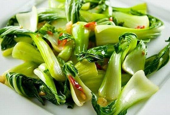 Ilustrasi: masakan sayur sawi yang menjadi sajian istimewa di hari pertama Imlek bagi masyarakat Tionghoa di Bangka. (Foto: Istimewa)