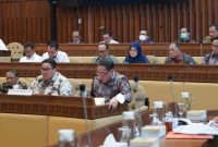 Ketua Bawaslu Rahmat Bagja (dua dari kiri) bersama empat Anggota Bawaslu; Herwyn JH Malonda, Puadi, Totok Hariyono, dan Lolly Suhenty mengikuti RDP Komisi II DPR RI di Jakarta, Rabu (11/01/2023)