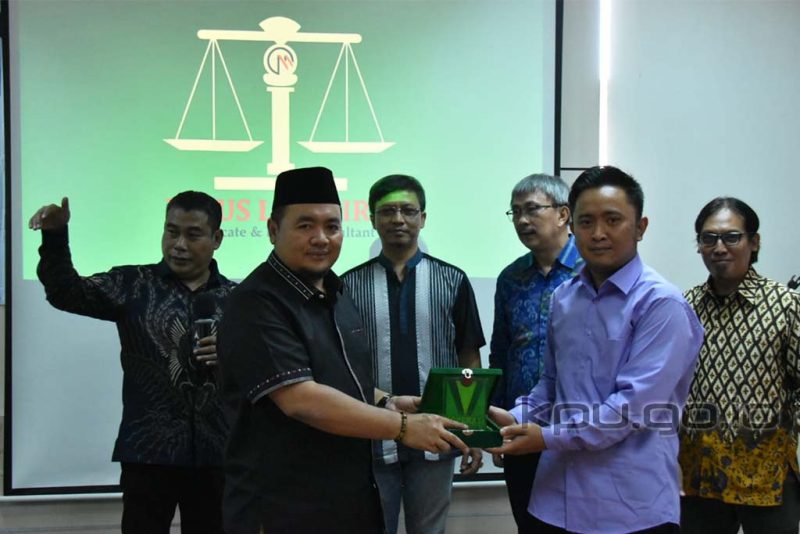 Peluncuran Vinus Law Firm (VLF) dan Lembaga Inovasi dan Inkubator Bisnis (LI2B) oleh Rektor ITB Vinus Bogor, Daniel Zuchron di Aula Museum Listrik dan Energi Baru TMII, Rabu, (11/1/2023) (Foto: KPU RI)