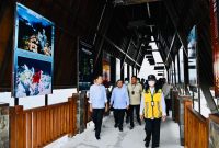 Presiden Jokowi didampingi Seskab Pramono Anung dan Menteri PUPR Basuki Hadimuljono meninjau Kawasan Wisata Bunaken, Jumat (20/01/2023), di Pulau Bunaken, Sulawesi Utara