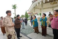 Menteri BUMN Erick Thohir dalam kunjungannya ke Taman Pracima, Surakarta, Jawa Tengah, Sabtu (21/1/2023). (Foto: Kementerian BUMN)