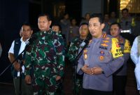 Kapolri Jenderal Listyo Sigit Prabowo MSI usai memantau pengamanan perayaan pergantian tahun secara virtual di Mako Polda Metro Jaya, Jakarta, Sabtu (31/12/23) malam