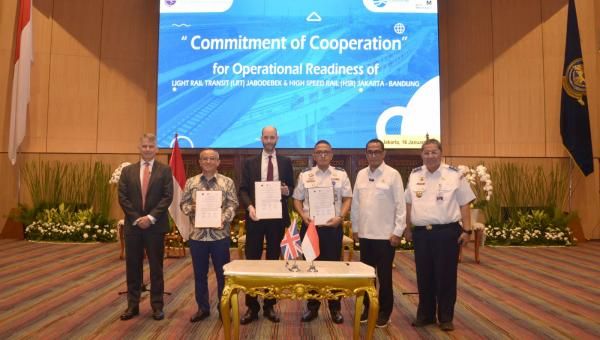 Penandatanganan kerja sama atau cooperation of commitment (COC) antara Kemenhub dengan PT Mott Macdonald Indonesia dan The Crossrail International, Senin (16/1/2023)