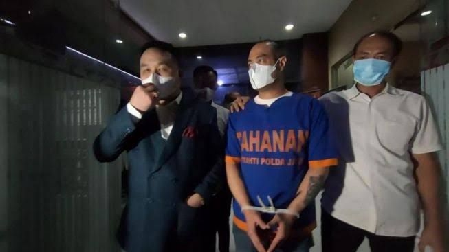 FI tersangka kasus KDRT pada Venna Melinda resmi ditahan di Polda Jatim. (Foto: Instagram Hotman Paris)