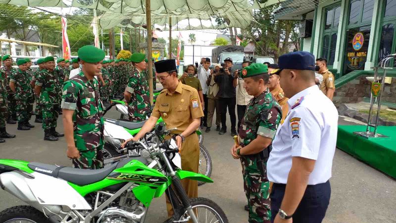 Pemerintah Kota Palembang memberikan hadiah 5 unit motor trail, Senin (2/1/2023) di Makodim 0418/Palembang 